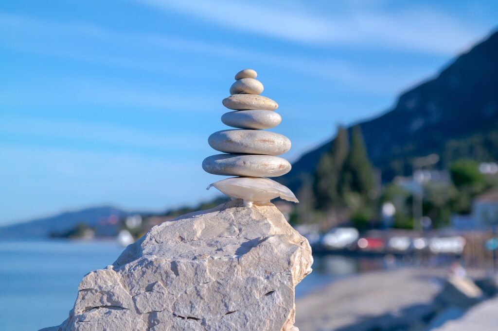 rock, balance, spa-4239773.jpg